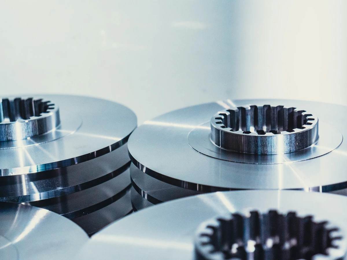 Machined discs with internal gear features