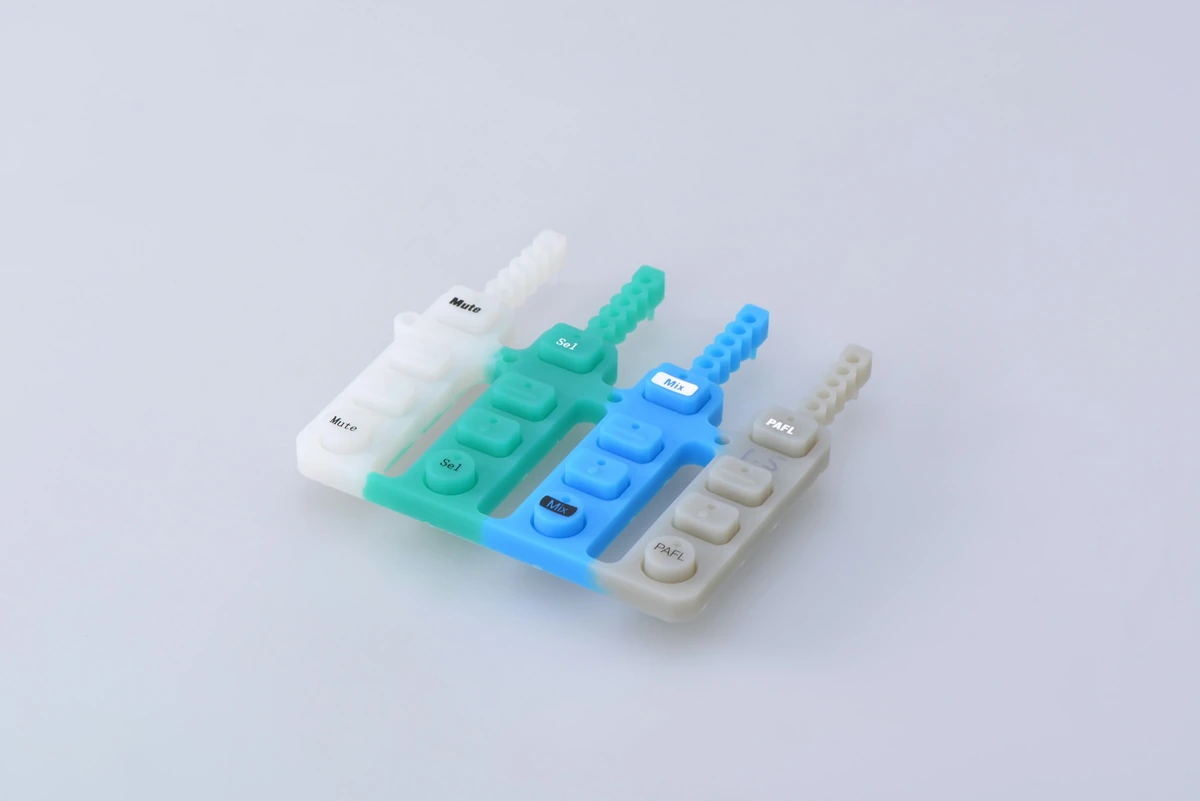 Molded components with raised features