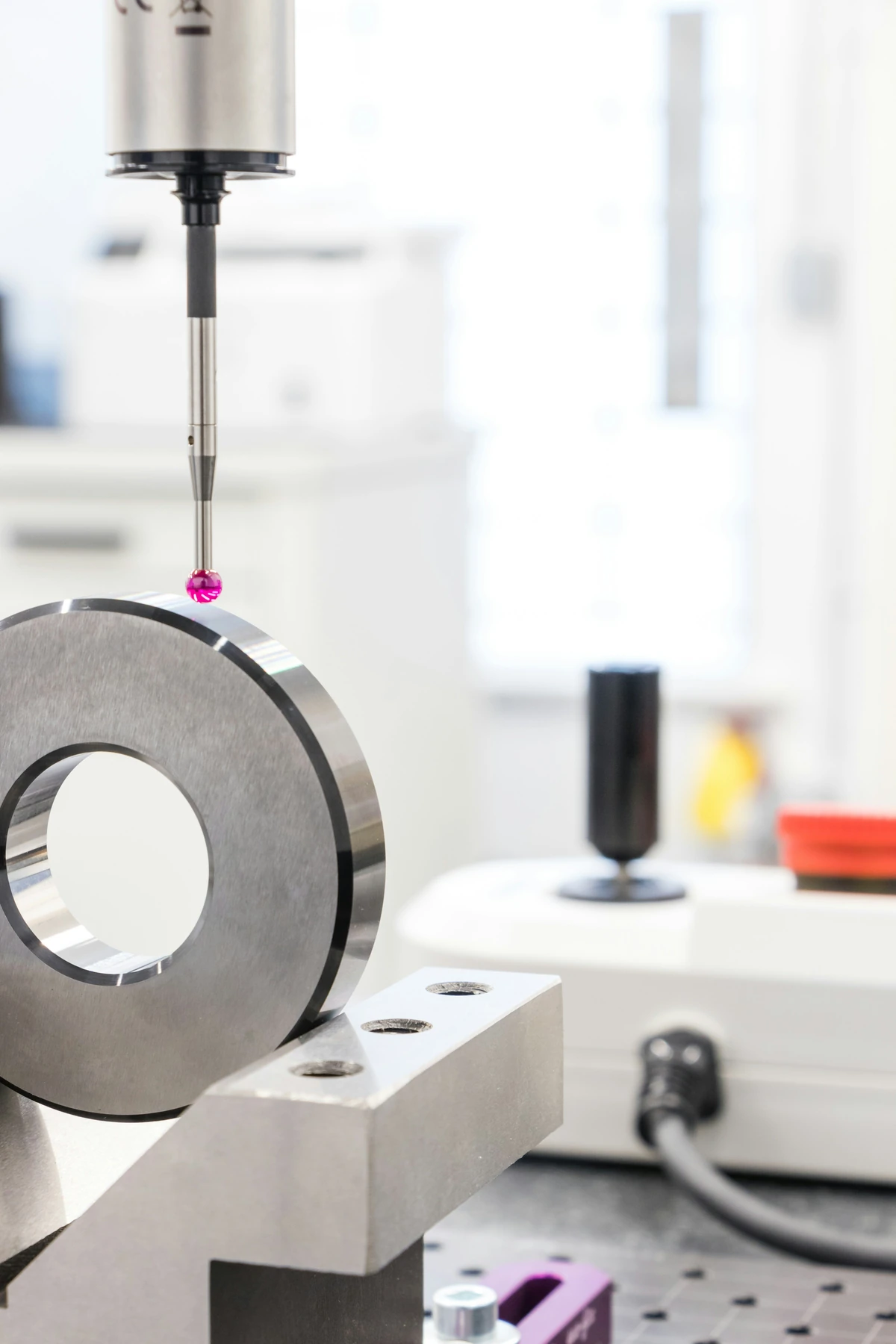 Probe checking a circular component in a fixture