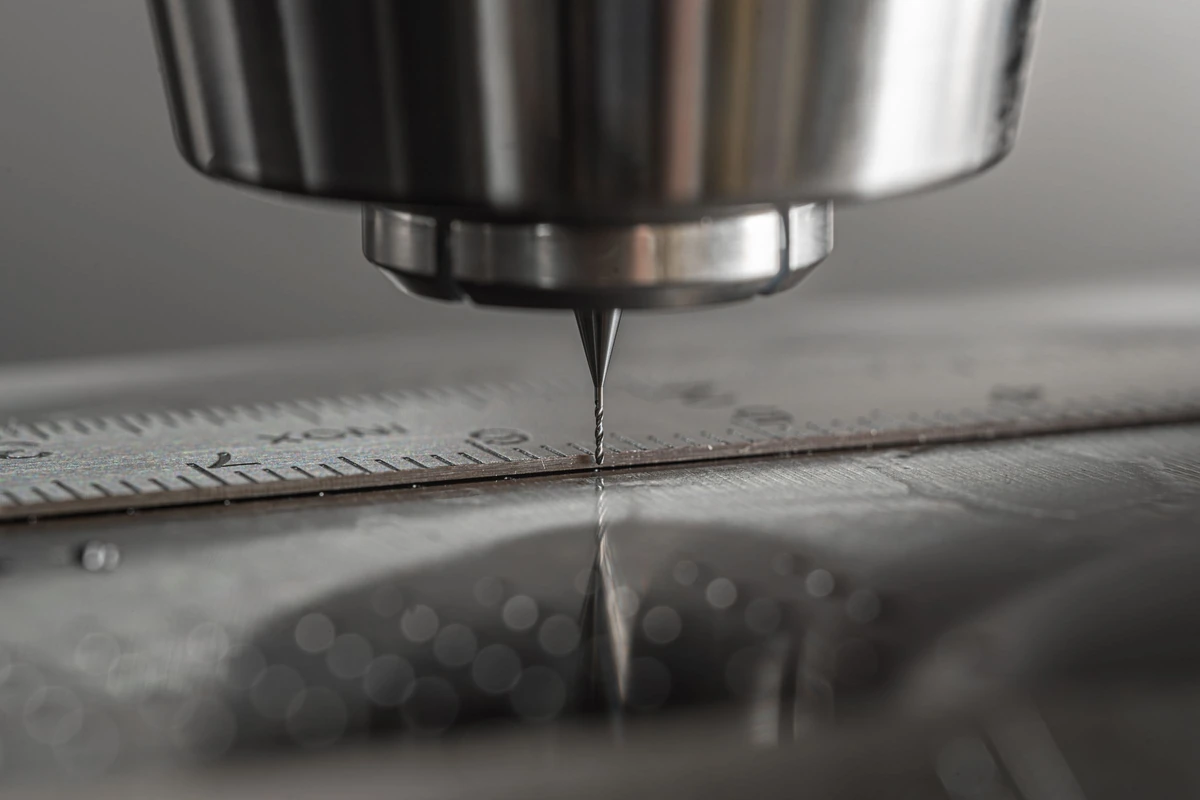 Machine spindle and workpiece surface